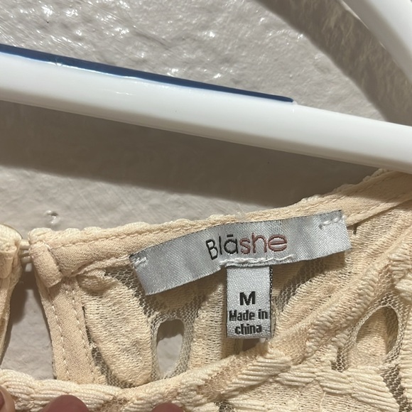 Blashe Women’s Lace BlouseTop Puff Short Sleeve Size Medium Cream - Picture 5 of 10